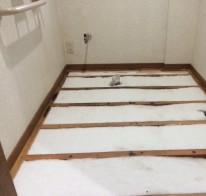トイレ床断熱材充填 トイレ床断熱材充填