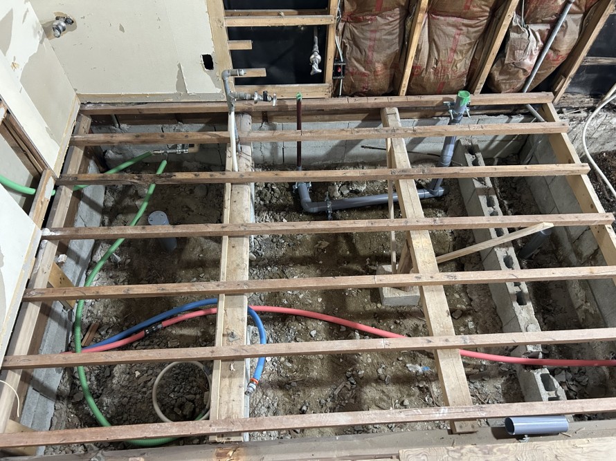 給排水管・ガス配管逃げ工事完了